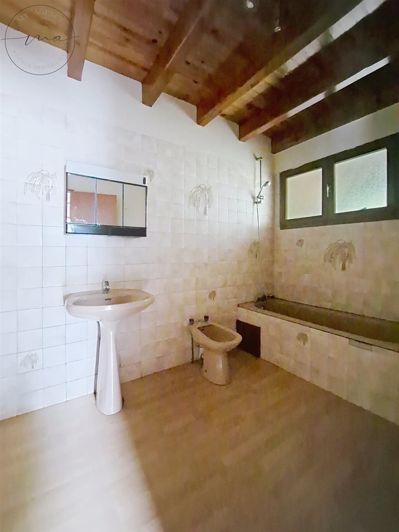 Image No.12-2 Bed House for sale