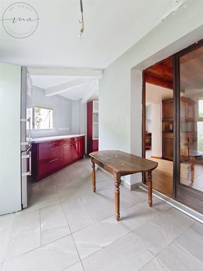 Image No.8-2 Bed House for sale