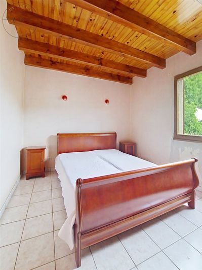 Image No.9-2 Bed House for sale