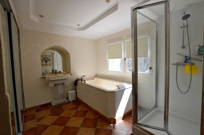Image No.11-5 Bed House for sale