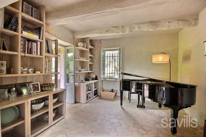 Image No.10-6 Bed House for sale