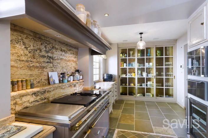 Image No.8-6 Bed House for sale