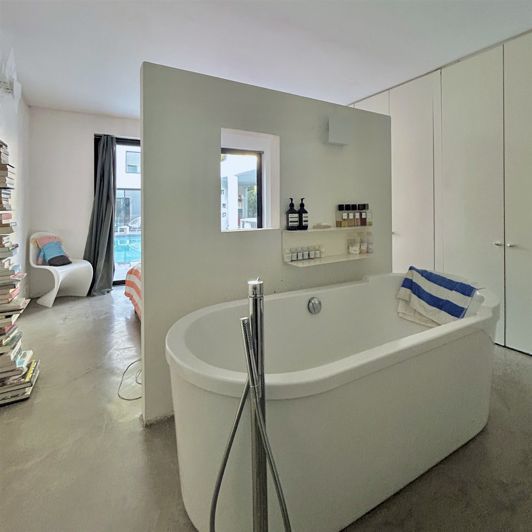 Image No.9-7 Bed House for sale