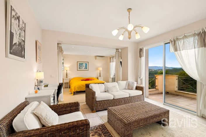 Image No.8-6 Bed House for sale