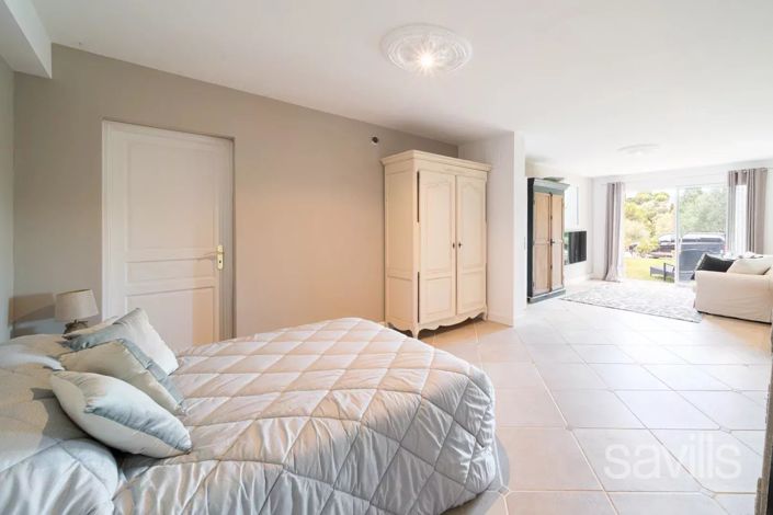 Image No.18-5 Bed House for sale