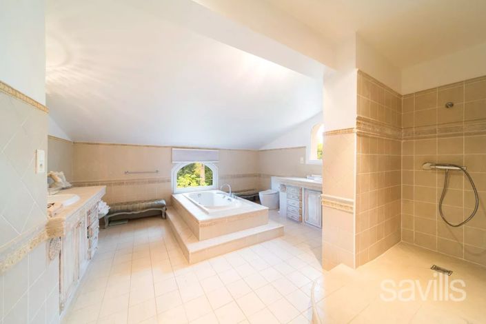 Image No.9-5 Bed House for sale