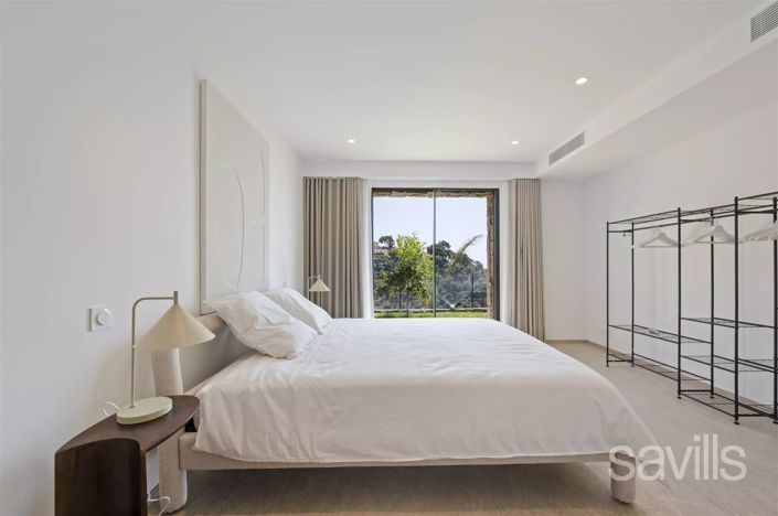 Image No.20-4 Bed House for sale