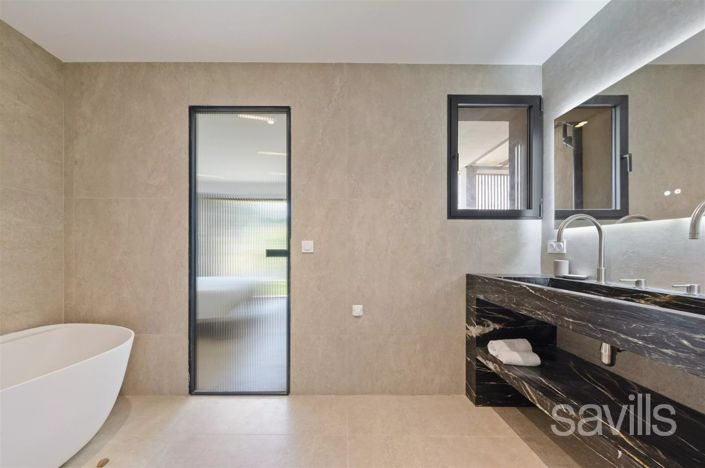 Image No.8-4 Bed House for sale