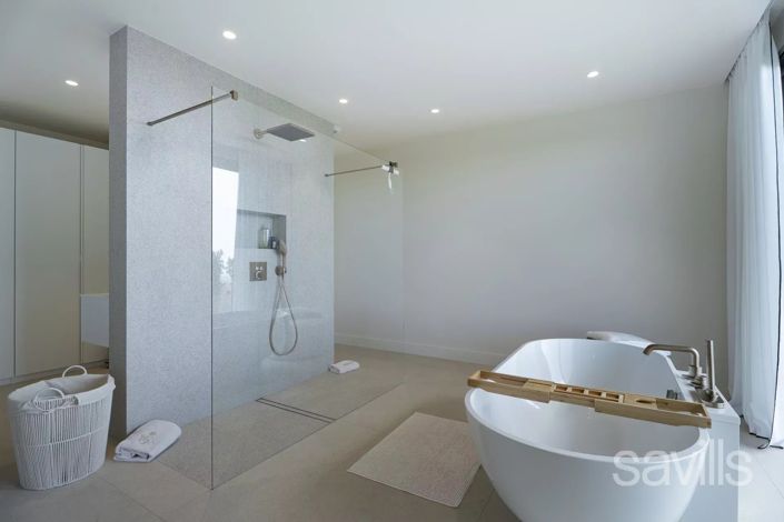 Image No.19-5 Bed House for sale