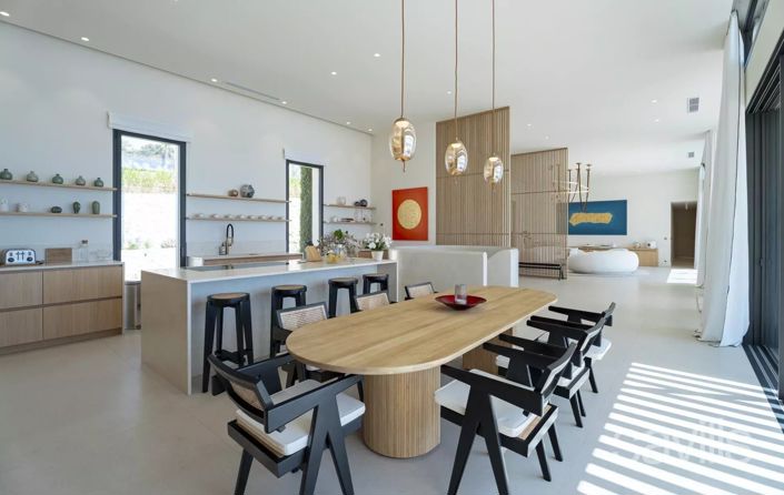 Image No.24-5 Bed House for sale