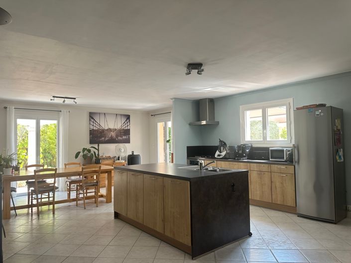 Image No.11-6 Bed House for sale