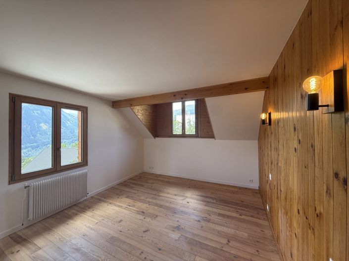Image No.17-9 Bed House for sale