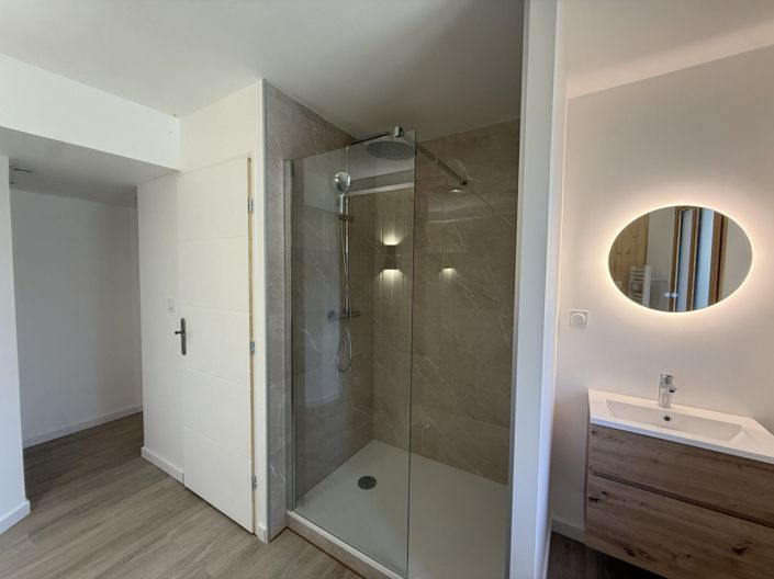 Image No.21-9 Bed House for sale