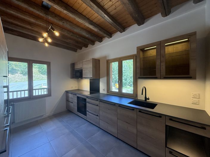 Image No.5-9 Bed House for sale