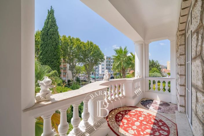 Image No.20-5 Bed House for sale