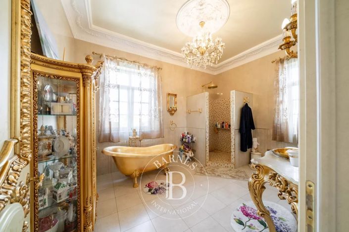 Image No.21-5 Bed House for sale