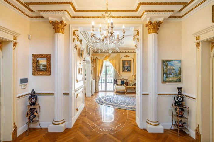Image No.6-5 Bed House for sale