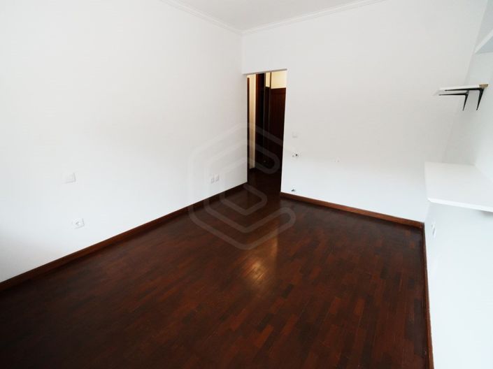 Image No.11-3 Bed Apartment for sale