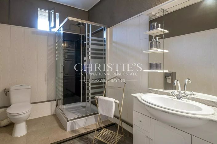 Image No.20-10 Bed Property for sale