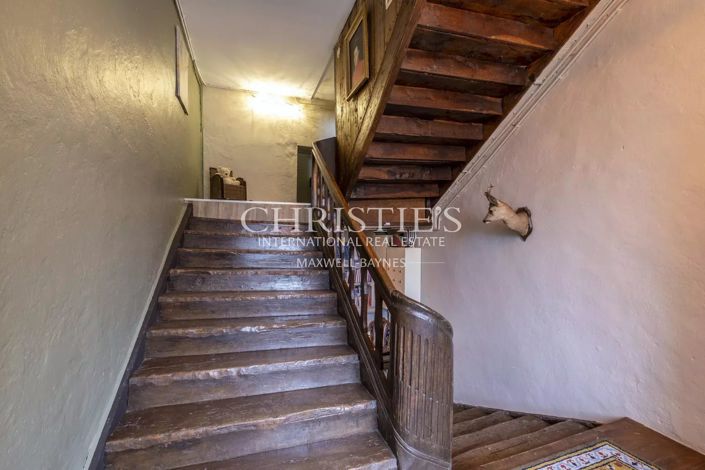 Image No.21-10 Bed Property for sale