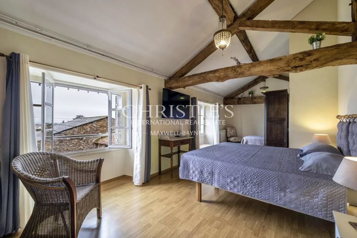 Image No.25-10 Bed Property for sale