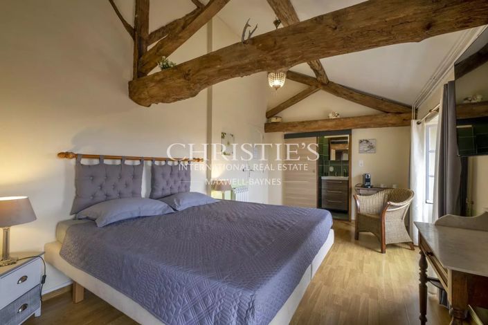 Image No.26-10 Bed Property for sale