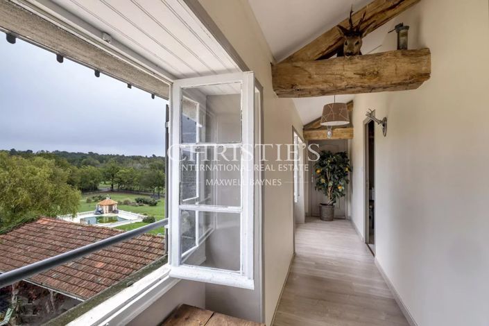 Image No.33-10 Bed Property for sale