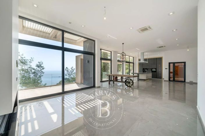 Image No.11-5 Bed House for sale