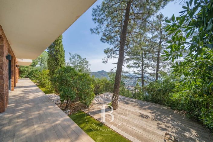 Image No.16-5 Bed House for sale