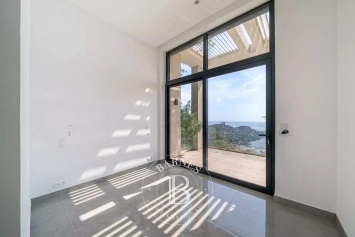 Image No.18-5 Bed House for sale
