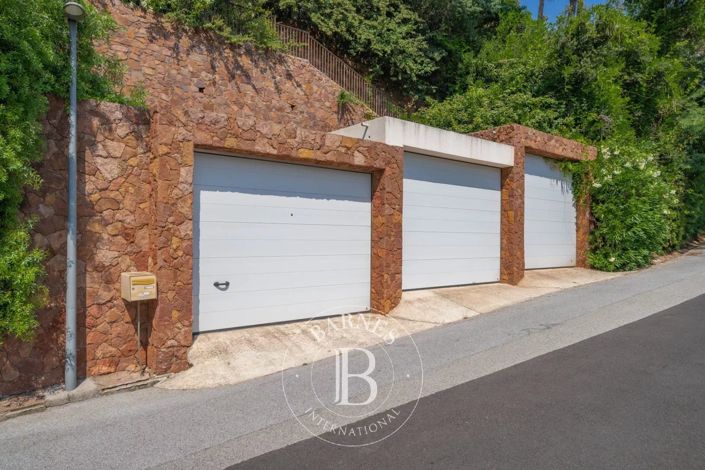 Image No.20-5 Bed House for sale