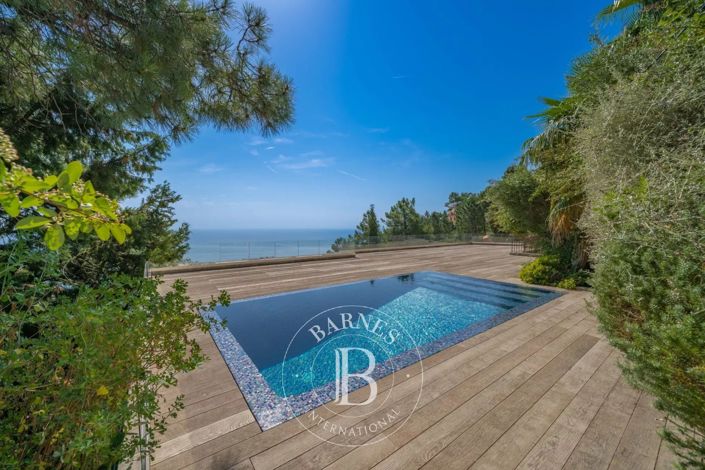 Image No.6-5 Bed House for sale