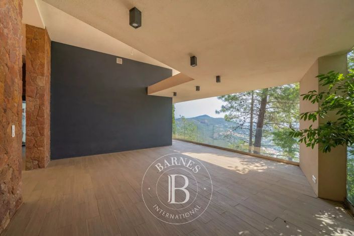 Image No.7-5 Bed House for sale