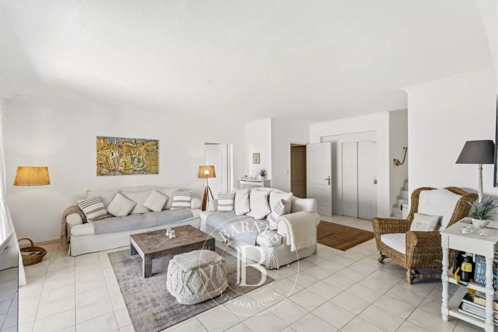 Image No.16-4 Bed House for sale