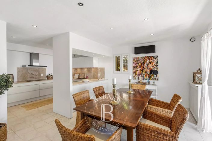 Image No.18-4 Bed House for sale
