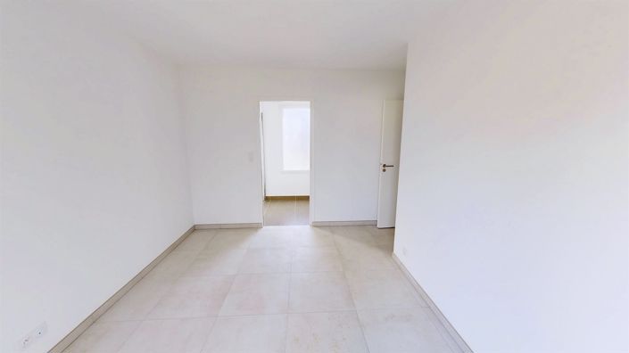 Image No.10-4 Bed House for sale