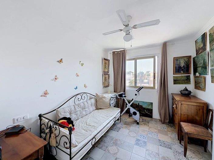 Image No.17-4 Bed Apartment for sale