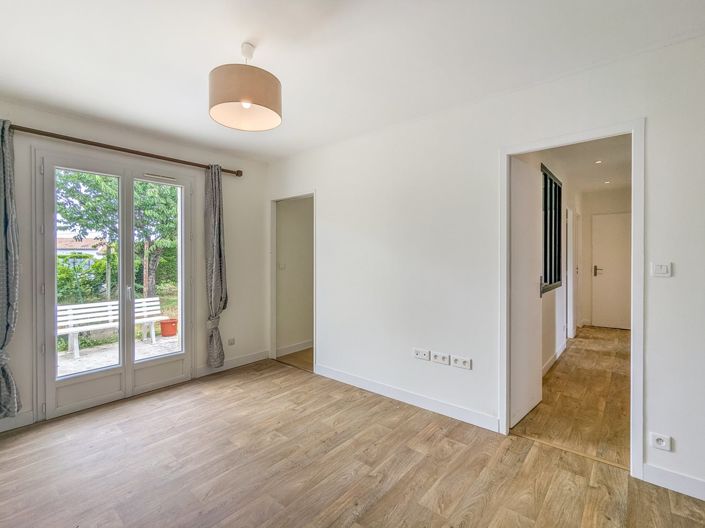 Image No.8-3 Bed House for sale
