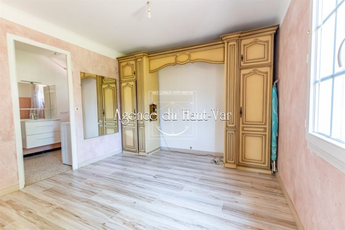 Image No.24-4 Bed House for sale