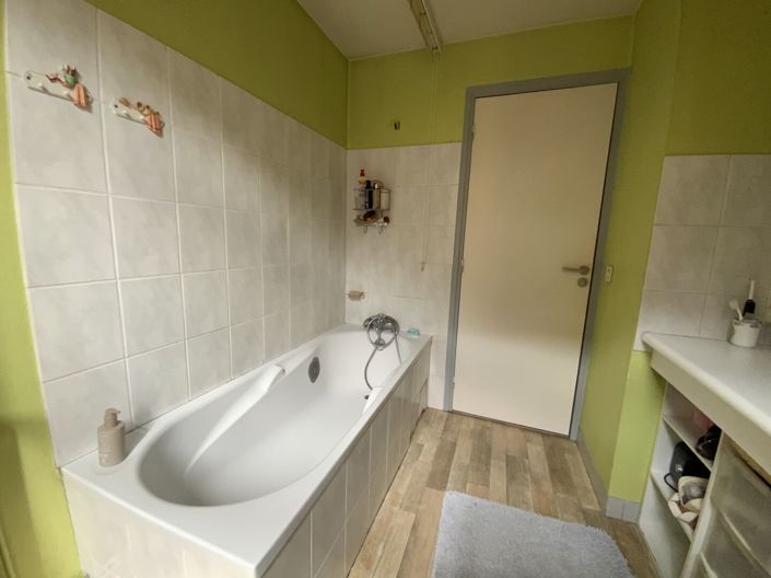 Image No.12-3 Bed Property for sale