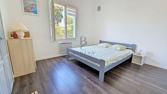 Image No.17-4 Bed House for sale