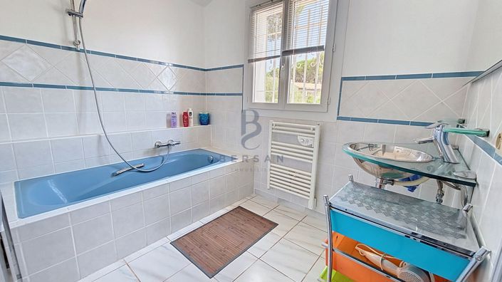 Image No.18-4 Bed House for sale