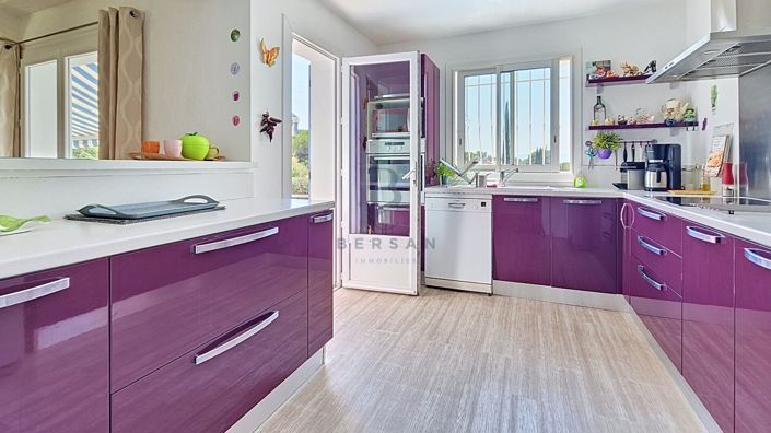 Image No.9-4 Bed House for sale