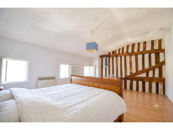 Image No.8-4 Bed House for sale