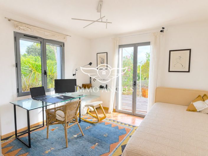 Image No.15-3 Bed House for sale