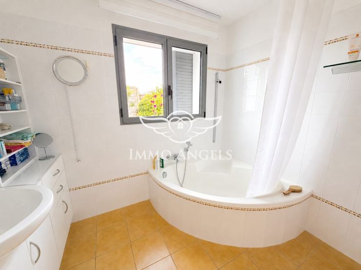 Image No.17-3 Bed House for sale
