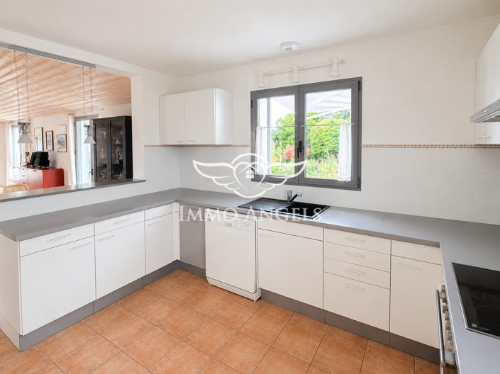Image No.8-3 Bed House for sale