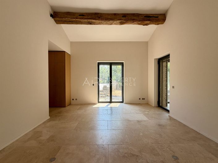 Image No.18-6 Bed House for sale