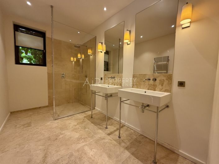 Image No.19-6 Bed House for sale