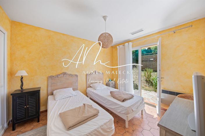 Image No.13-4 Bed House for sale